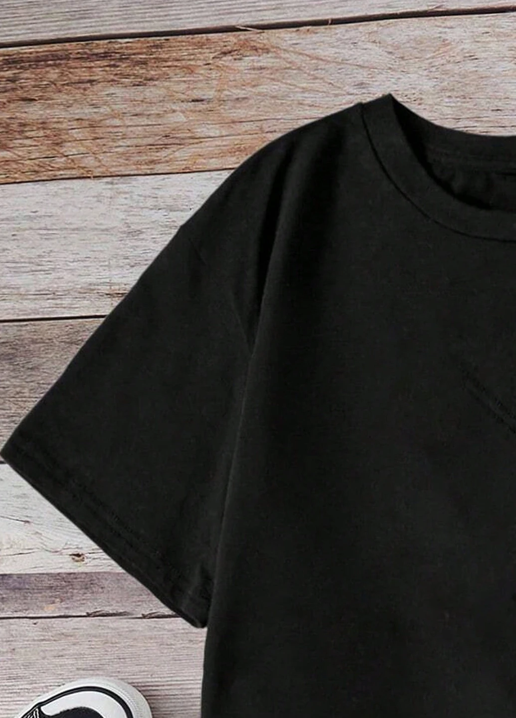 Черная летняя футболка SHEIN