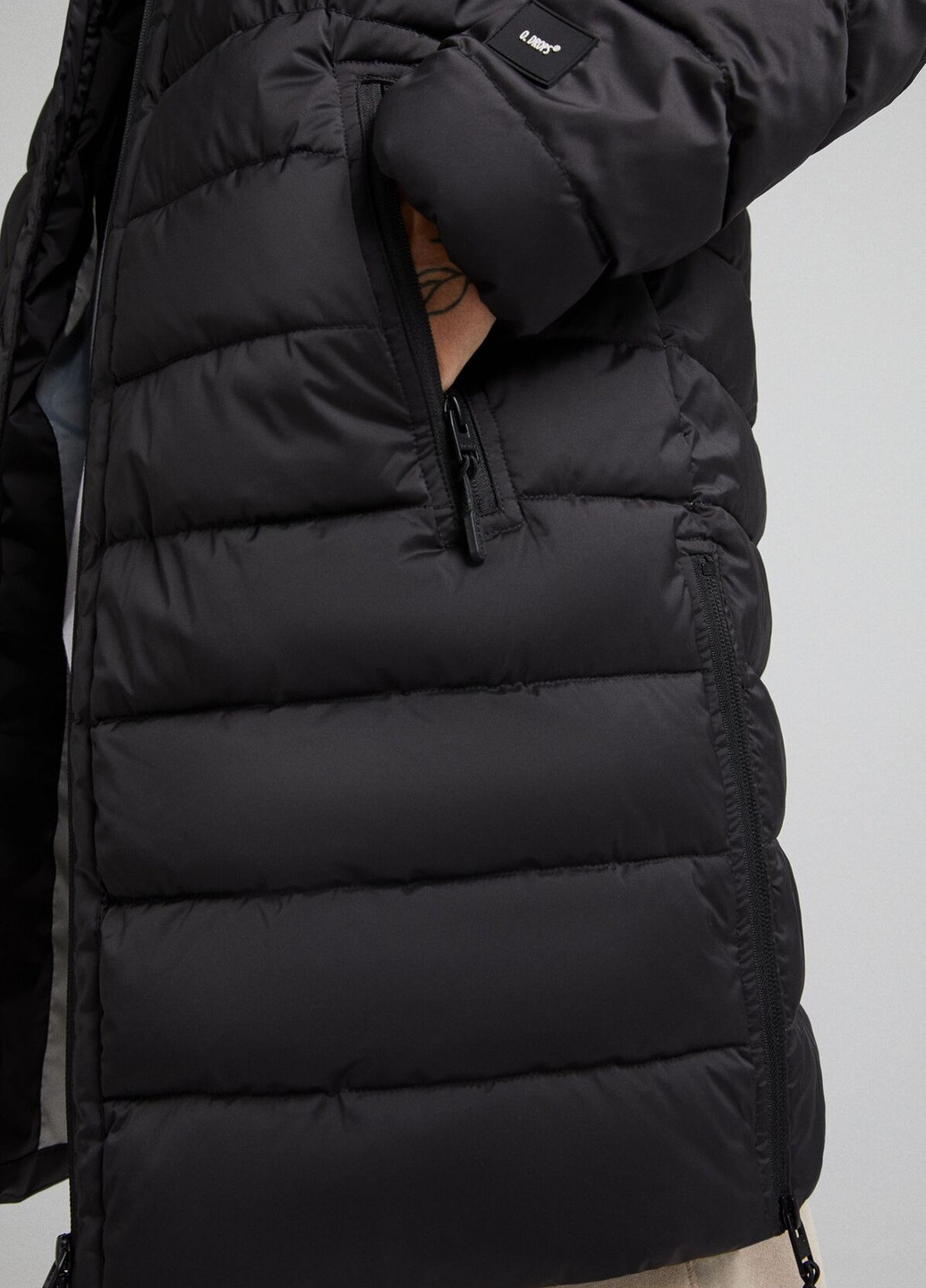 Черная демисезонная мужская удлиненная куртка Bershka