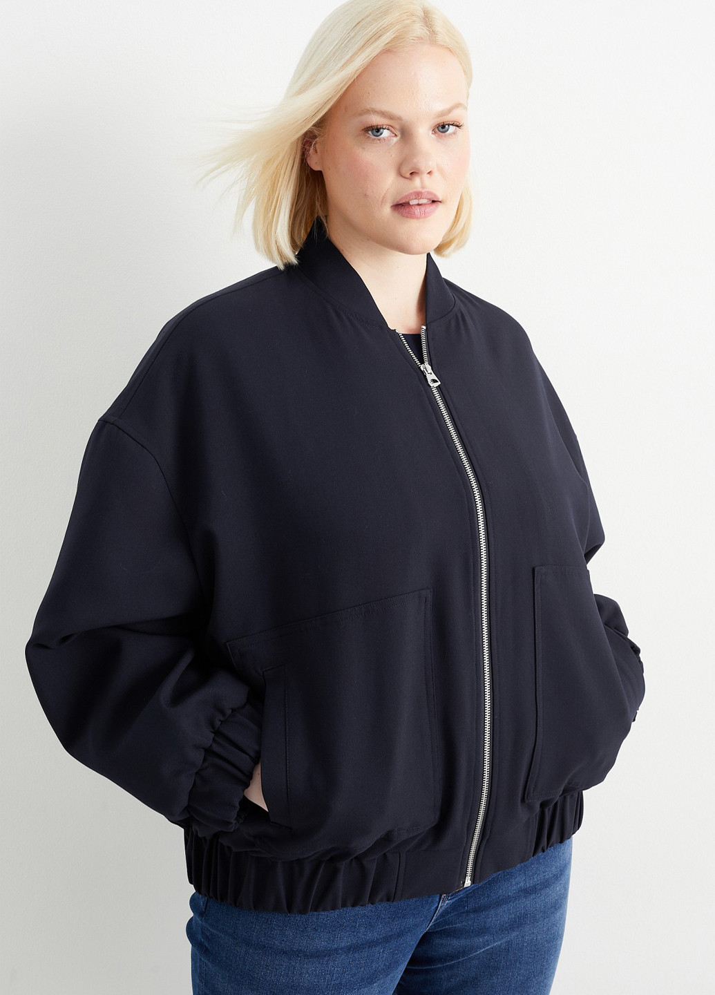 Темно-синя демісезонна куртка C&A