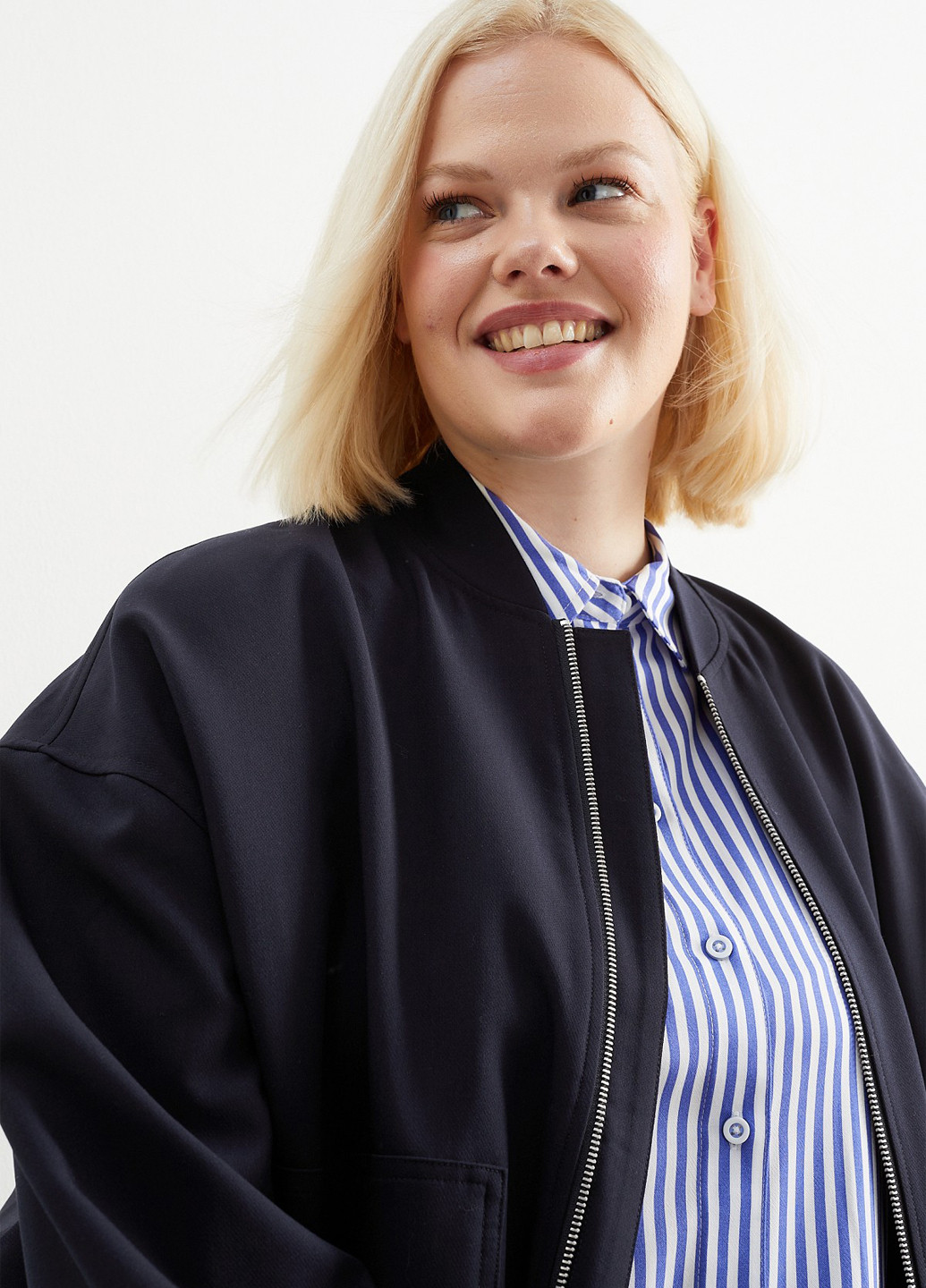 Темно-синя демісезонна куртка C&A