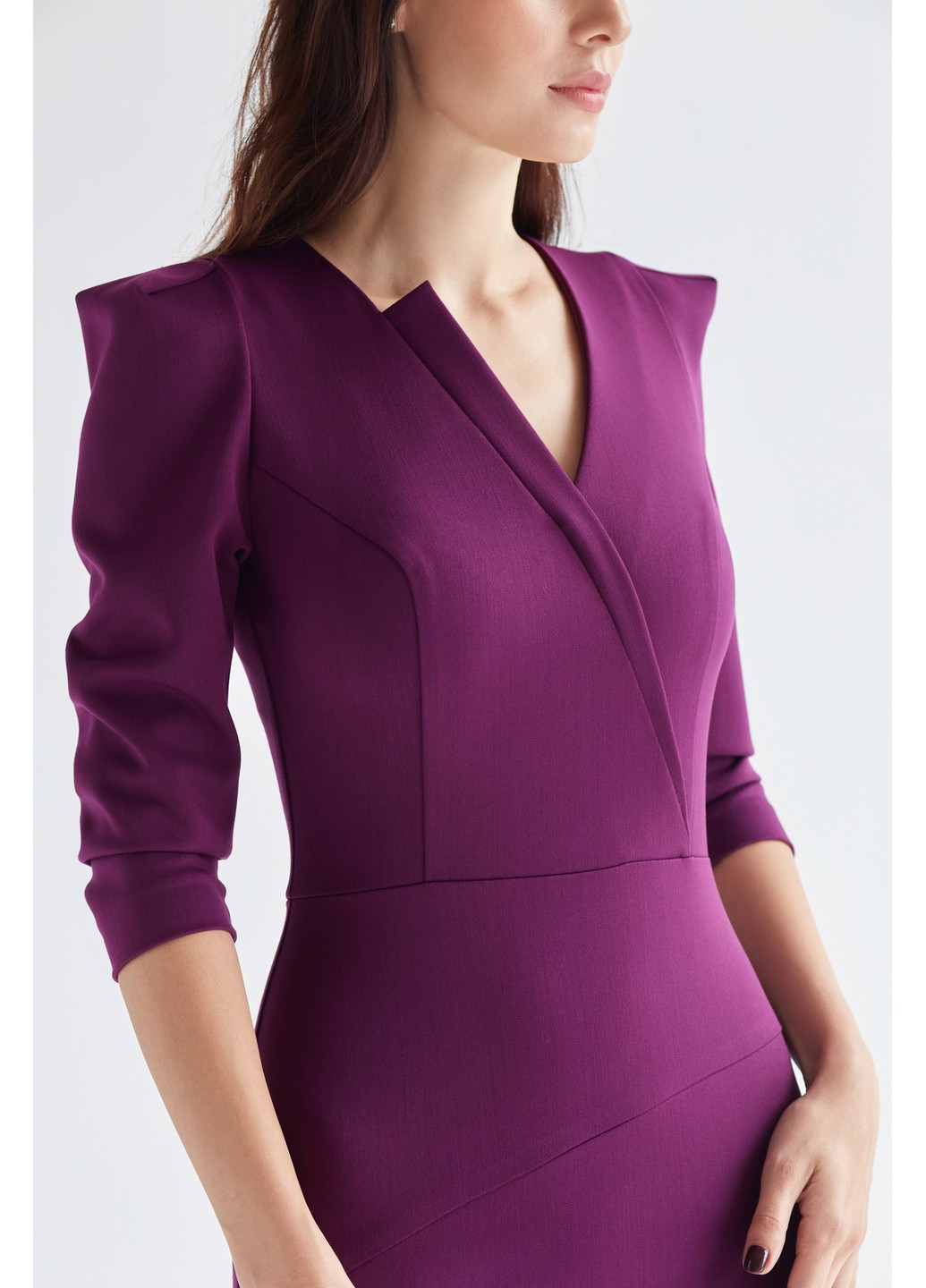 Фиолетовое деловое платье андреа футляр BYURSE однотонное