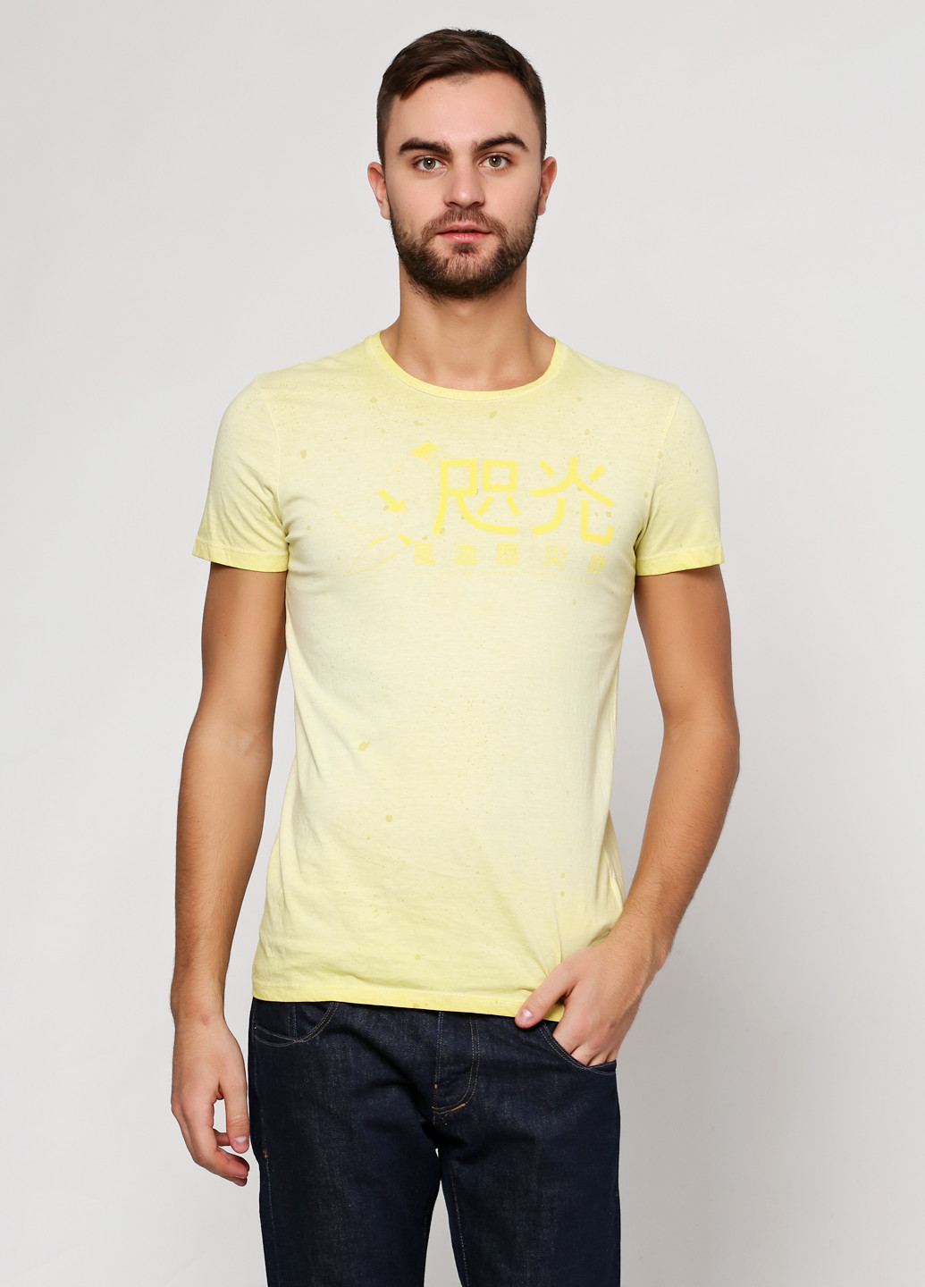 Желтая футболка C&A