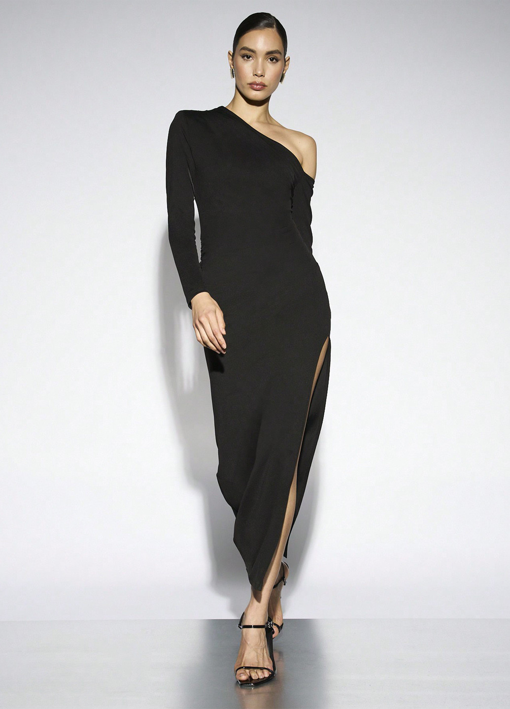 Черное вечернее платье на одно плечо SHEIN однотонное