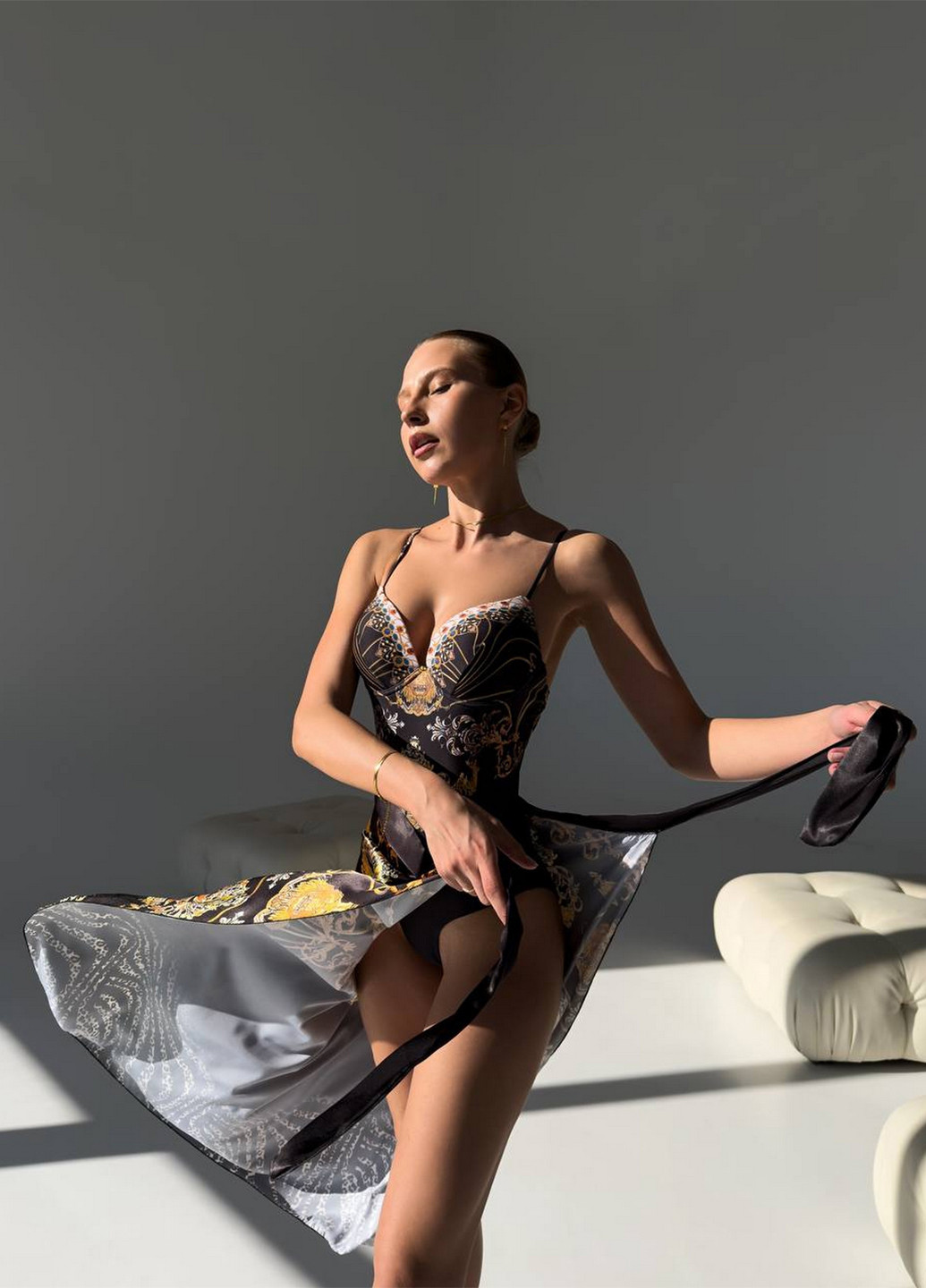 Чорний літній пляжний комплект жіночий (купальник, парео) суцільний NOVA VEGA