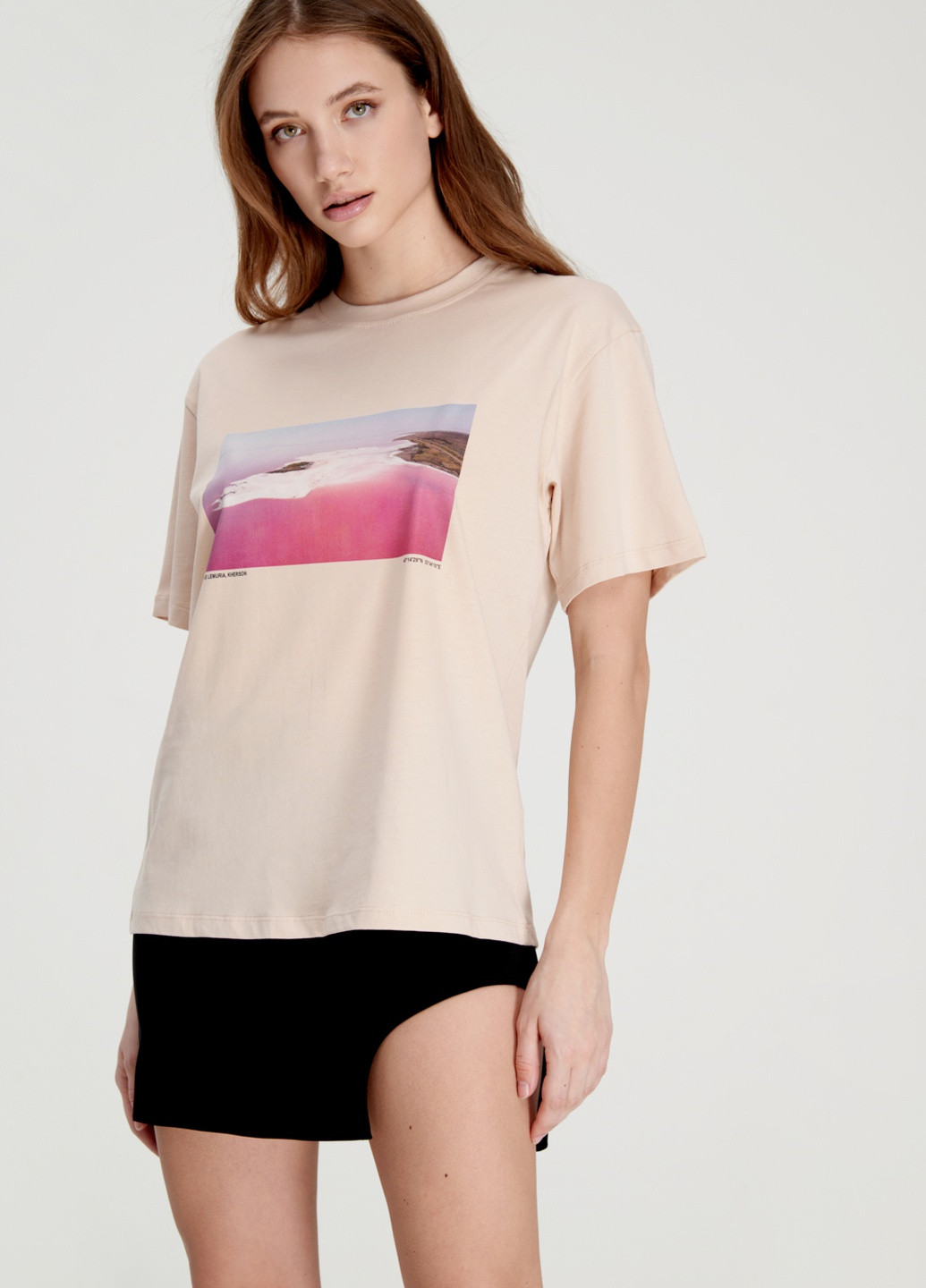 Бежевая всесезон футболка "лемурийское озеро" с коротким рукавом Papaya