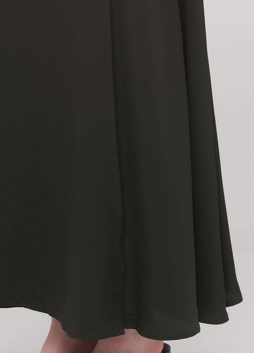 Оливковое (хаки) кэжуал платье на запах Minimum однотонное