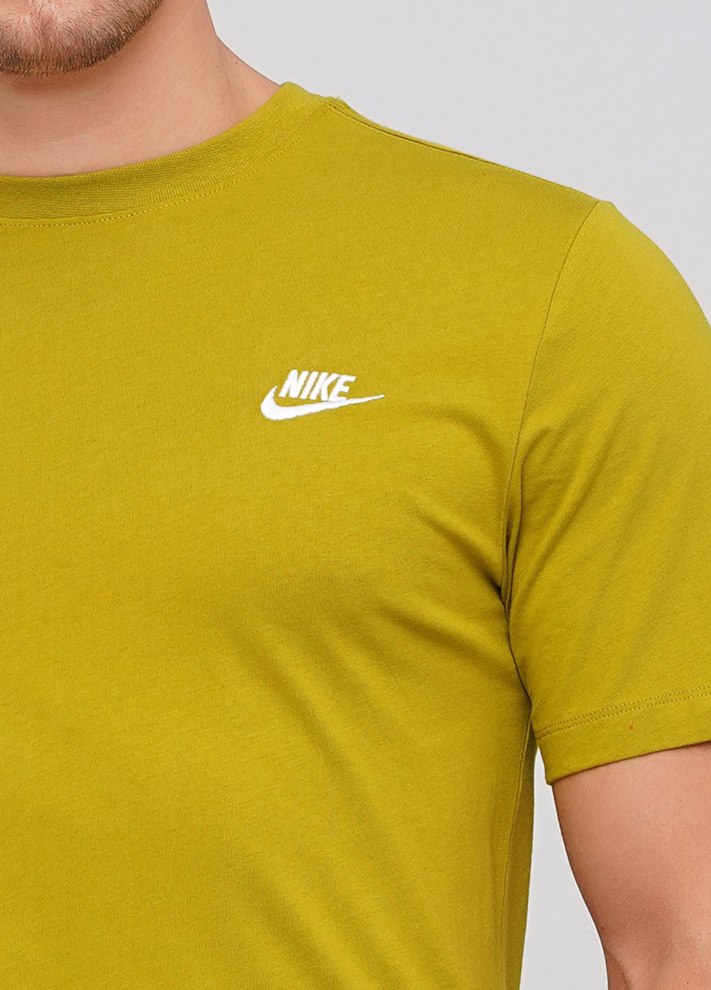 Гірчична футболка Nike
