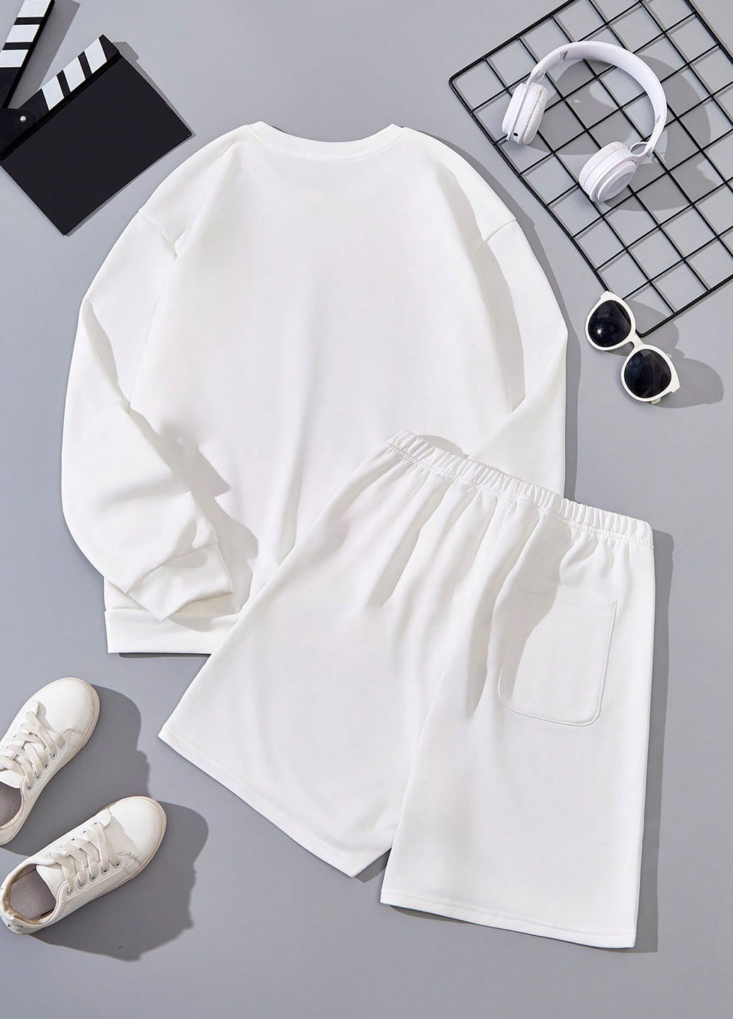 Білий літній костюм (світшот, шорти) з шортами SHEIN