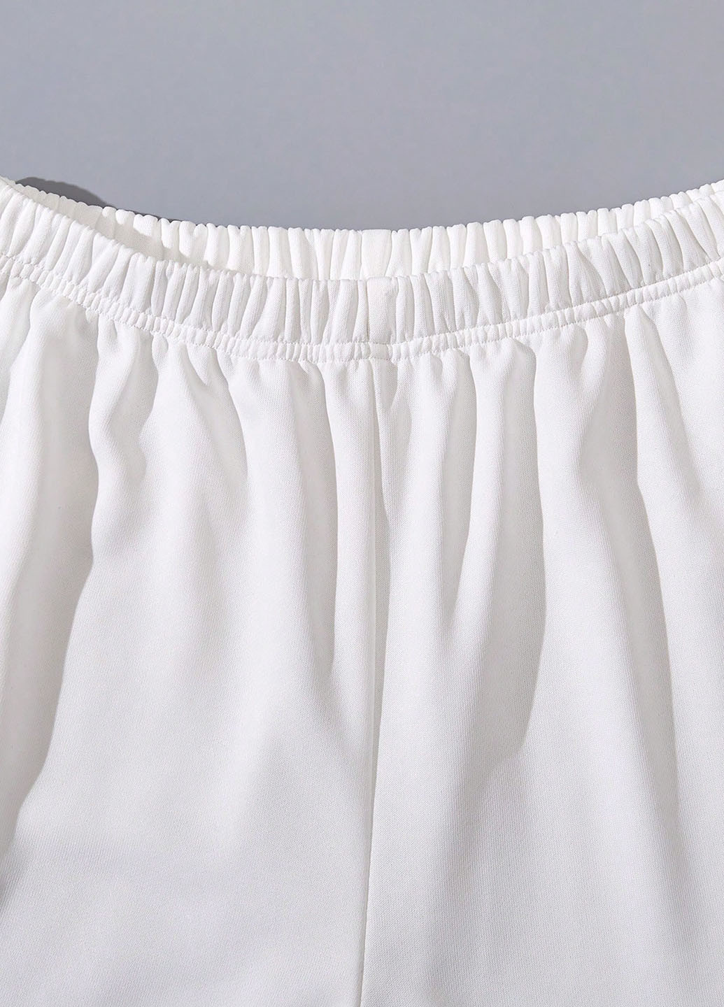 Білий літній костюм (світшот, шорти) з шортами SHEIN