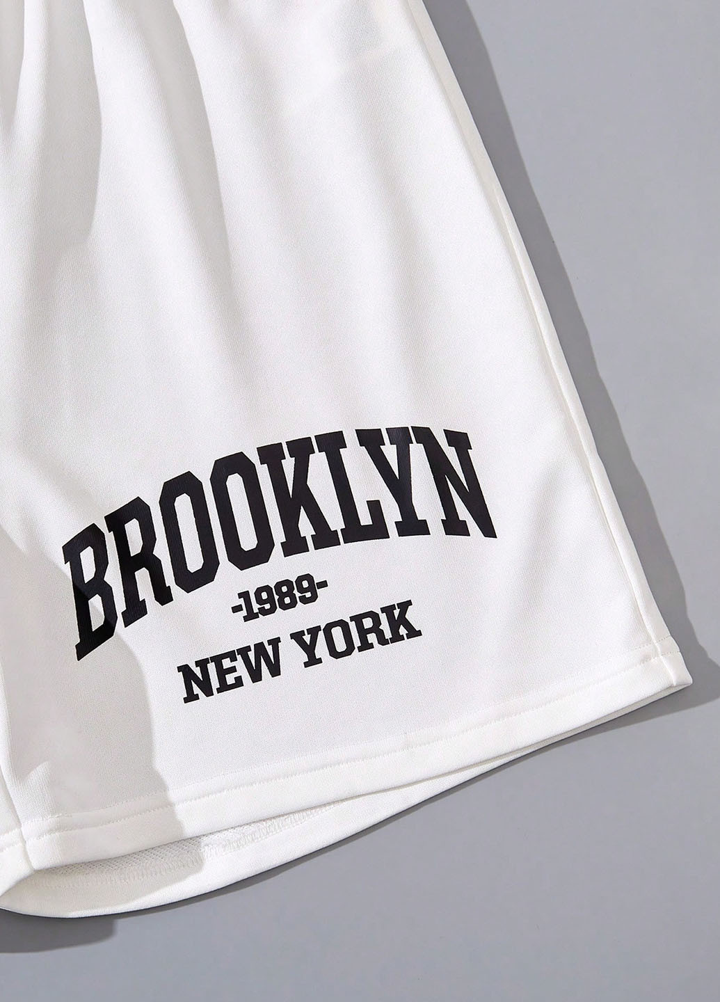 Білий літній костюм (світшот, шорти) з шортами SHEIN