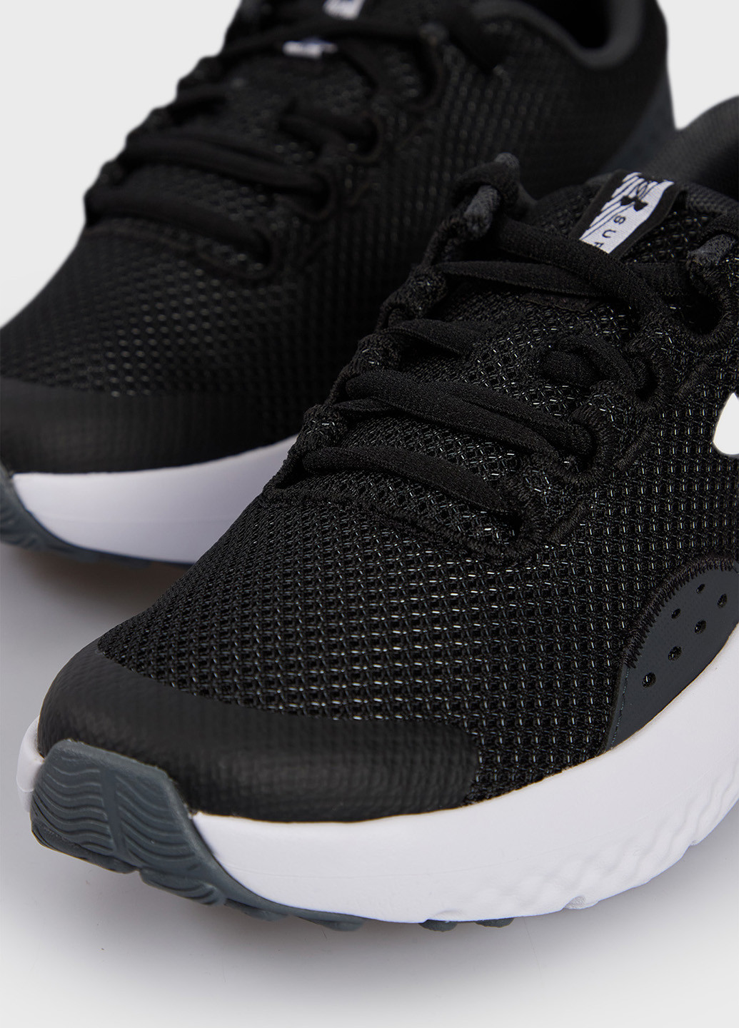 Чорно-білі Осінні кросівки Under Armour