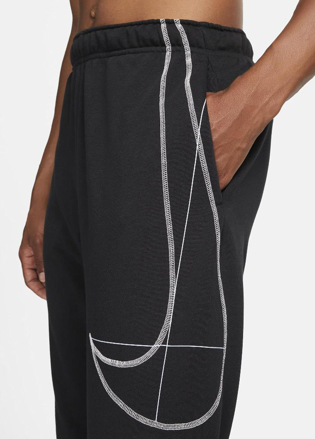 Черные спортивные демисезонные джоггеры брюки Nike