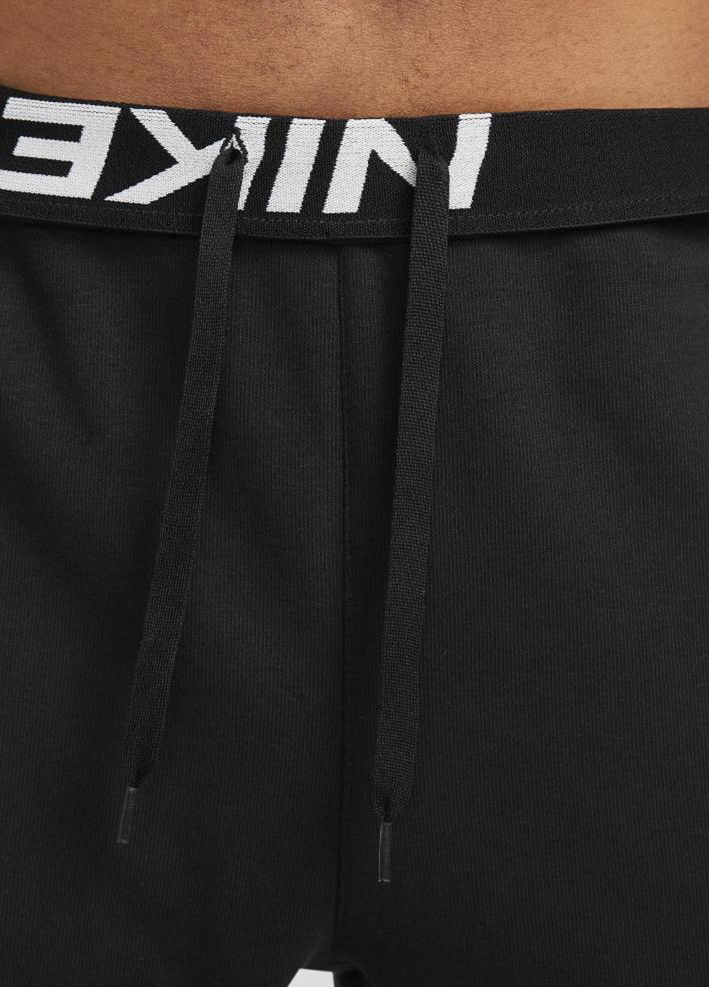 Черные спортивные демисезонные джоггеры брюки Nike