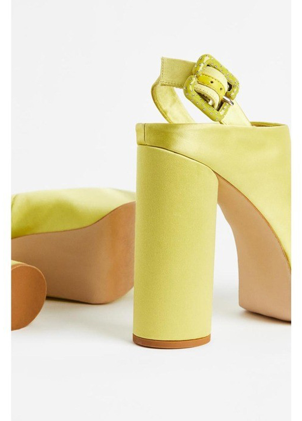 Желтые босоножки H&M с ремешком со стразами