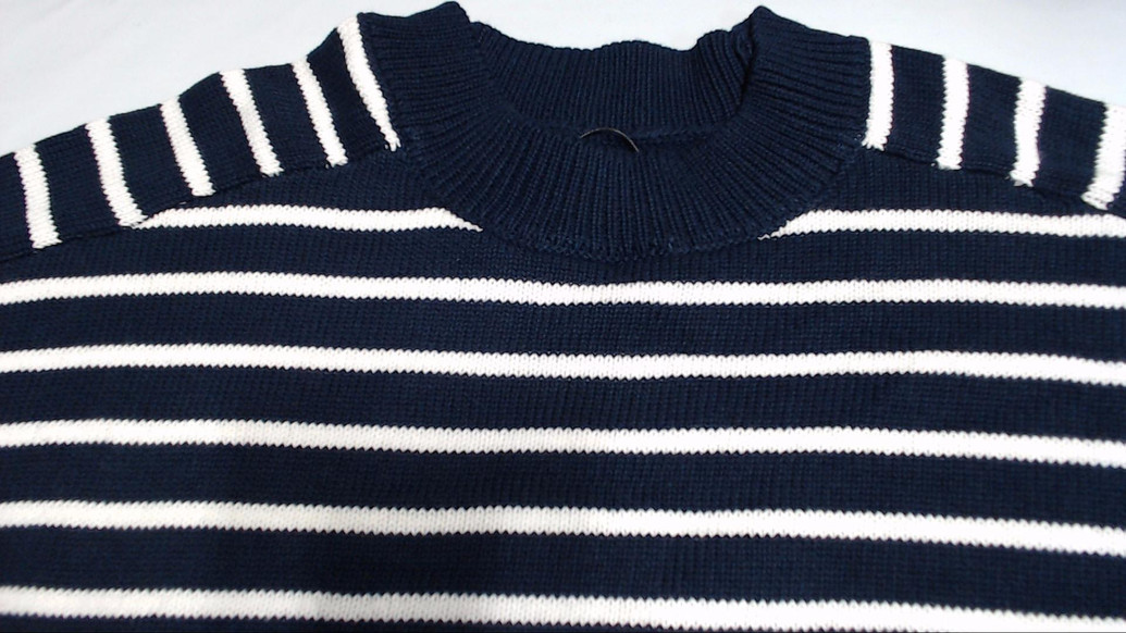 Черный демисезонный пуловер пуловер House