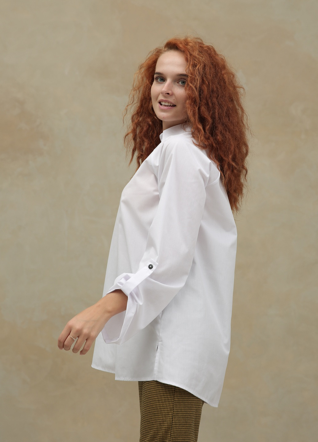 Белая демисезонная белая блузка с рукавом реглан 7/8 на хлястике INNOE Блузка
