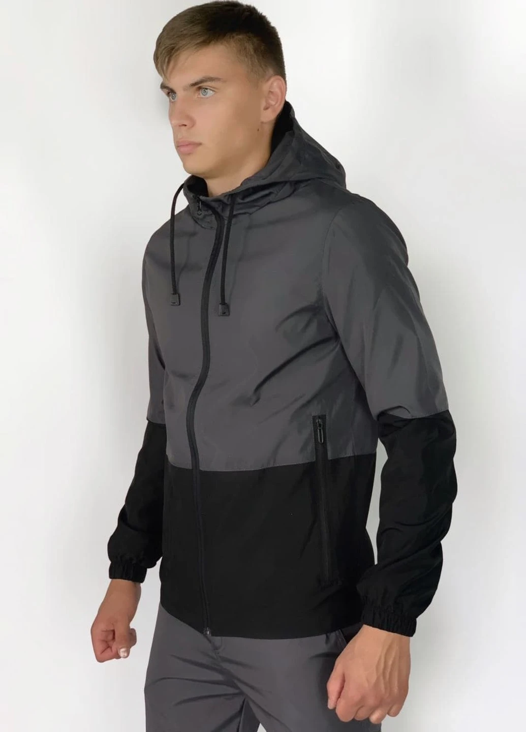 Комбинированная демисезонная куртка softshell light серо-черная Intruder
