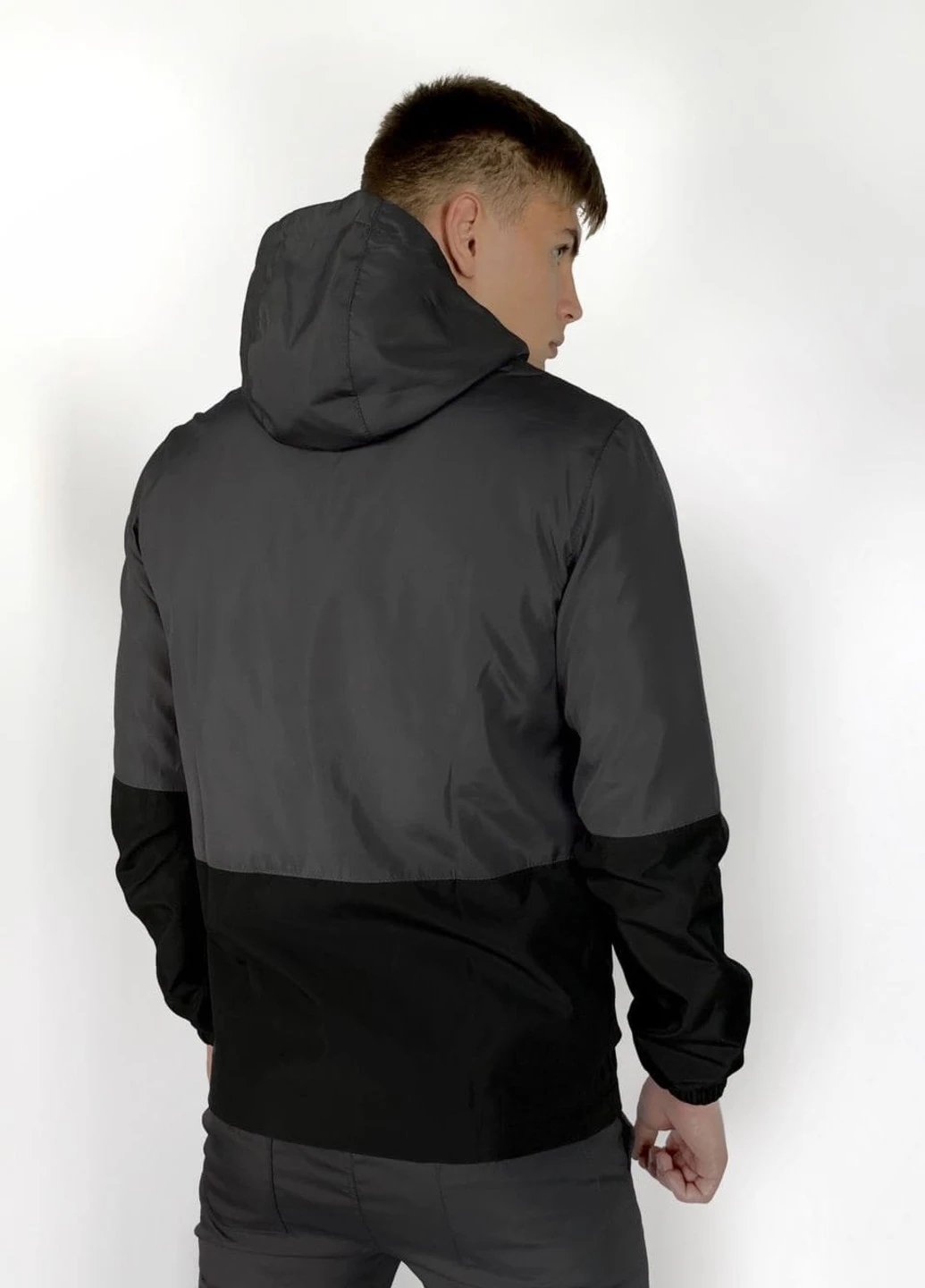 Комбинированная демисезонная куртка softshell light серо-черная Intruder