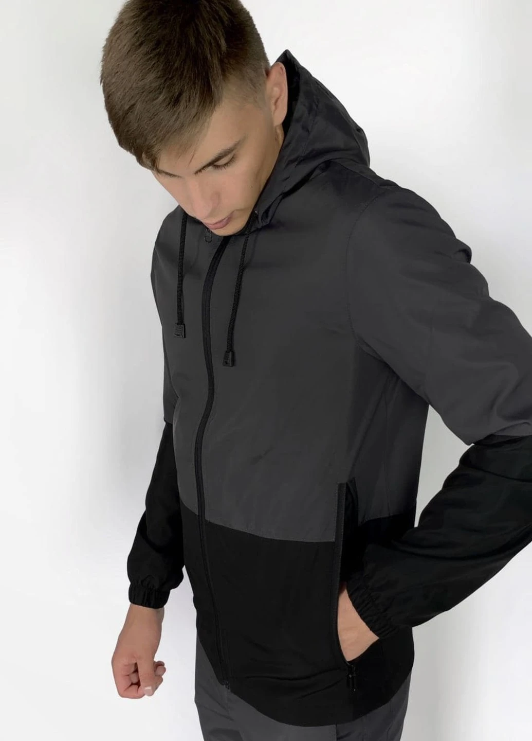 Комбинированная демисезонная куртка softshell light серо-черная Intruder