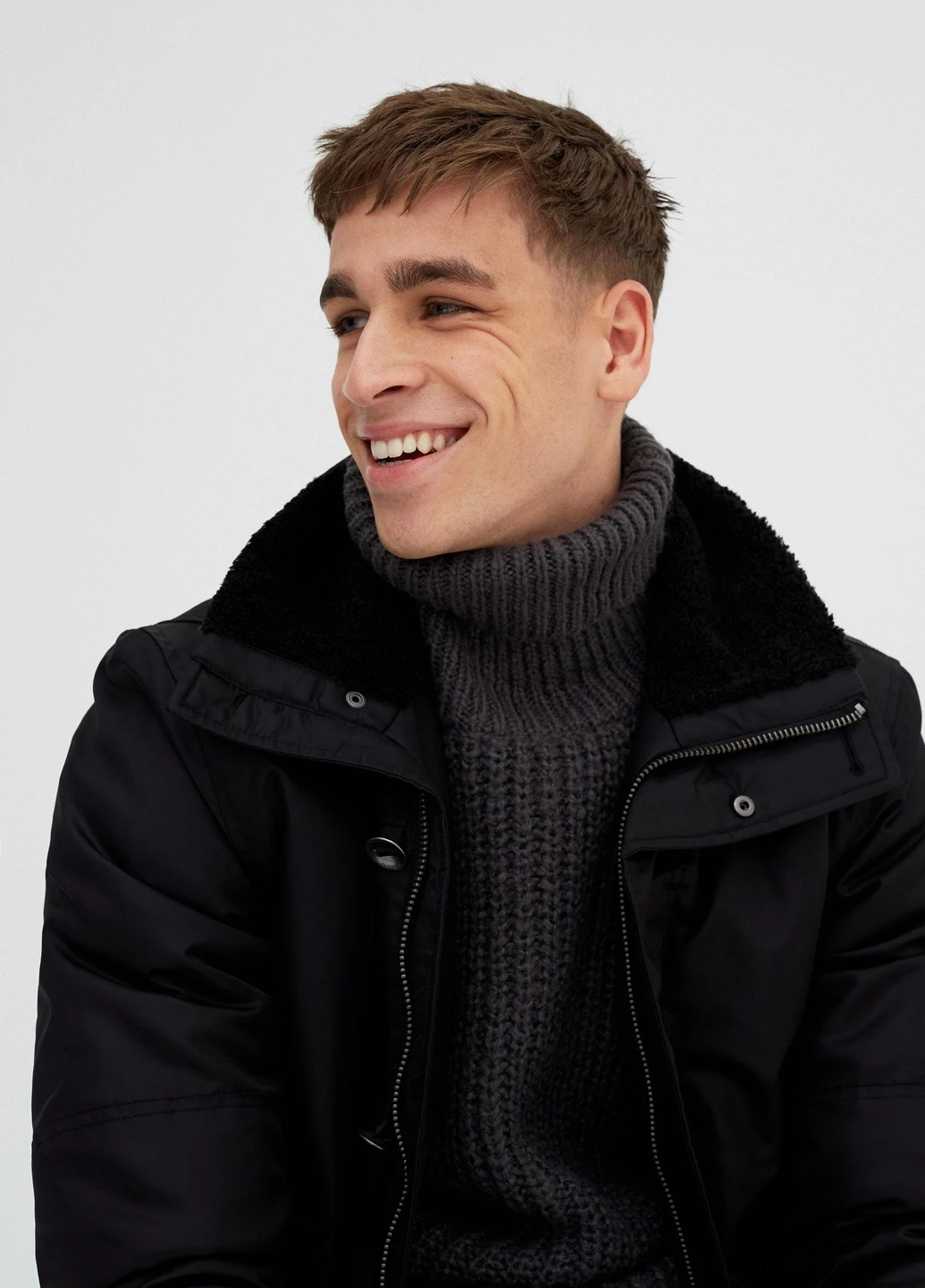 Чорна куртка демісезон,чорний, Pull & Bear