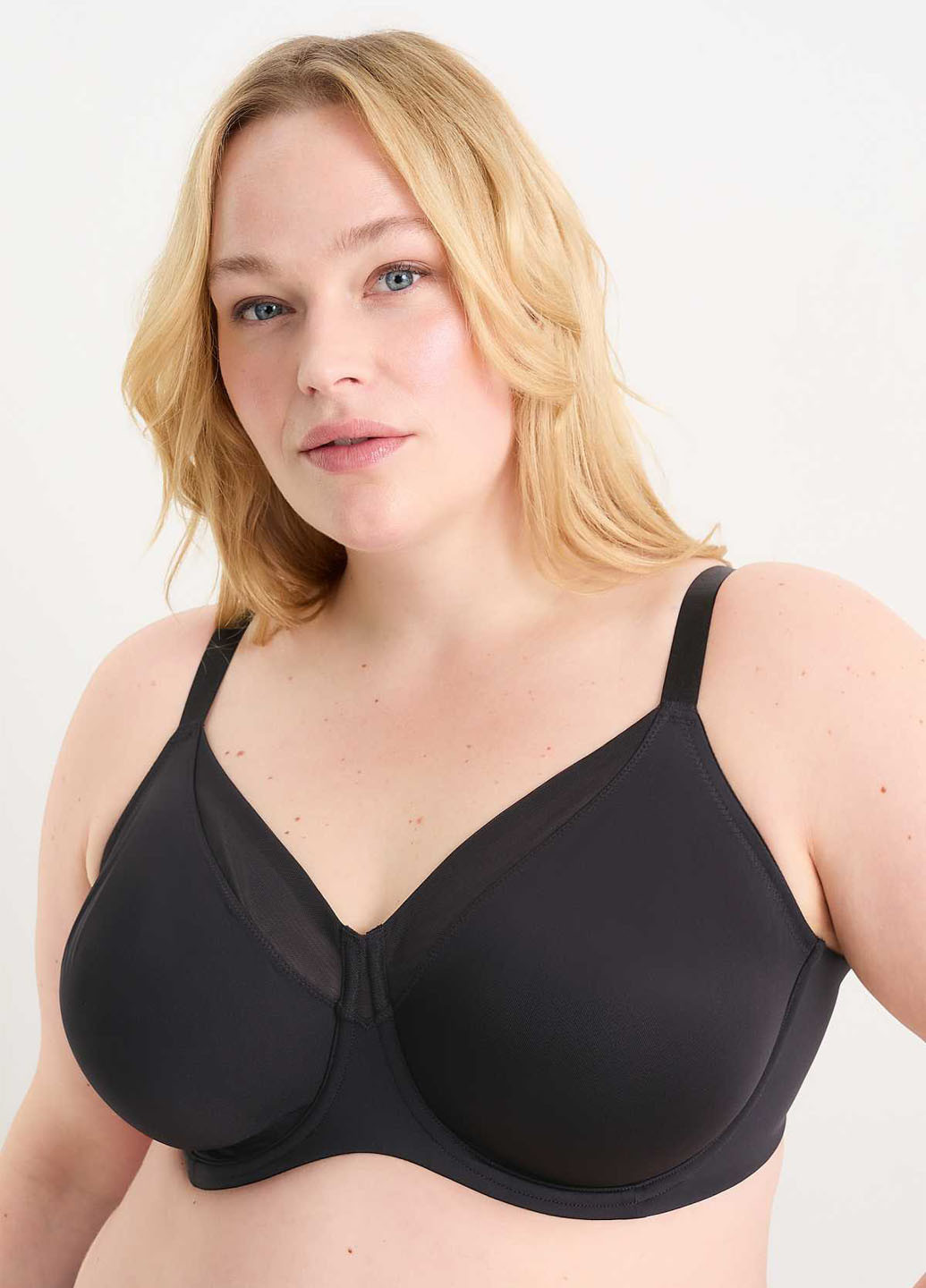 Чёрный минимайзер бюстгальтер C&A с косточками нейлон
