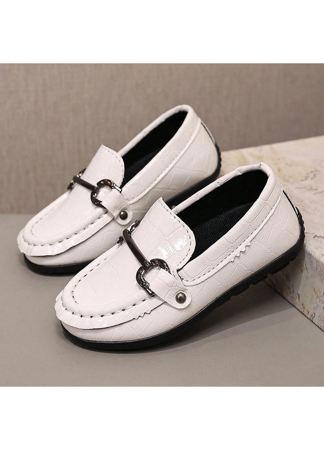 Белые туфли SHEIN без шнурков