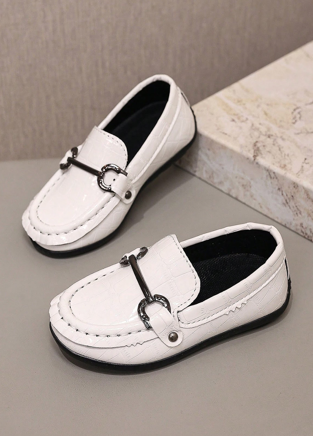 Белые туфли SHEIN без шнурков