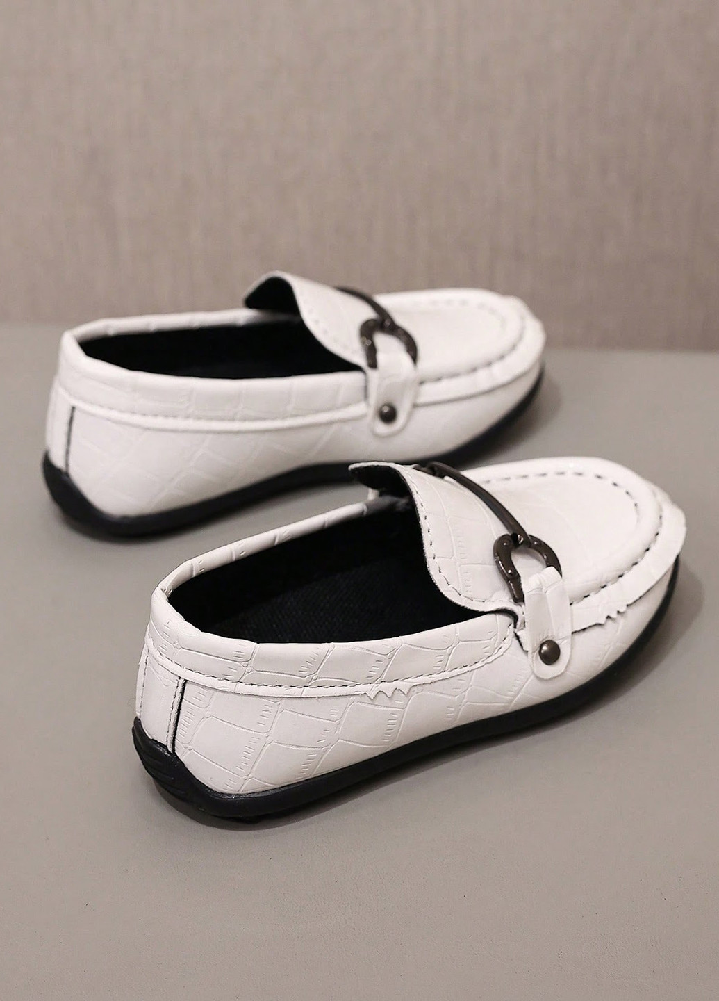 Белые туфли SHEIN без шнурков