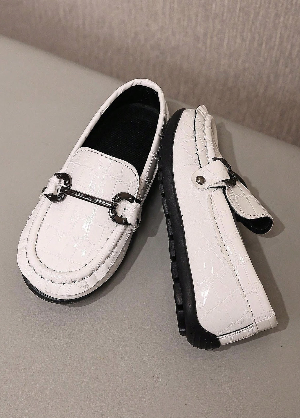 Белые туфли SHEIN без шнурков