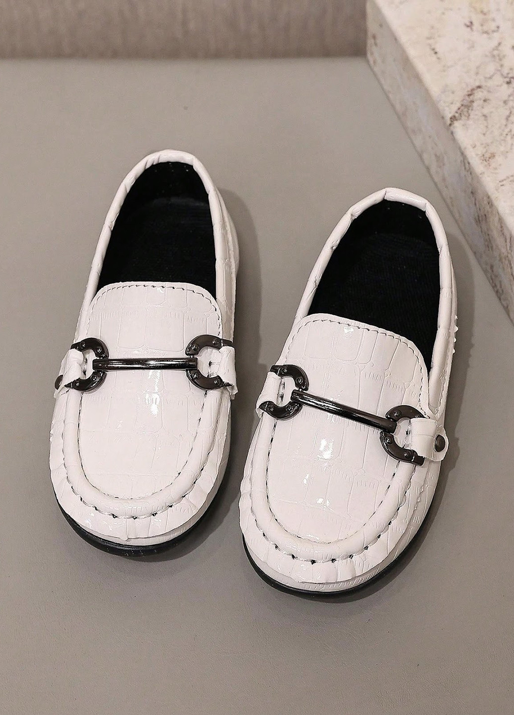 Белые туфли SHEIN без шнурков