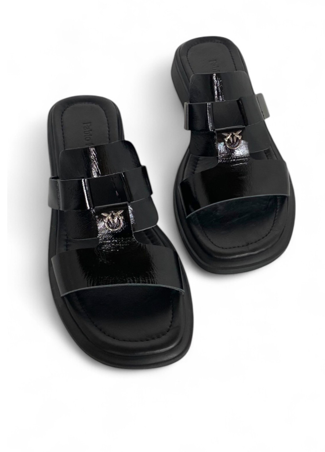 Черные шлепанцы Fabio Monelli с логотипом, лаковые
