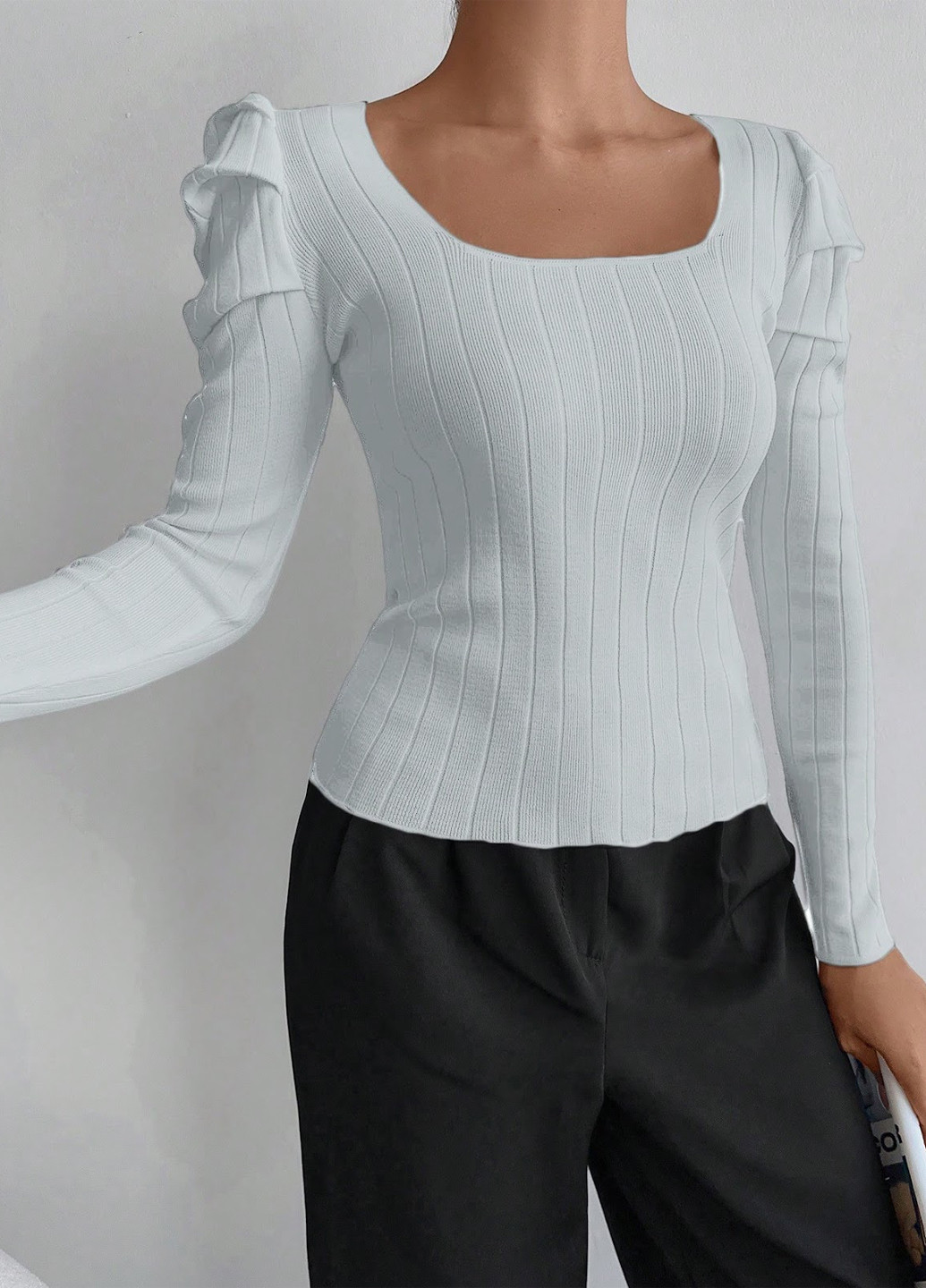 Белый демисезонный свитер SHEIN