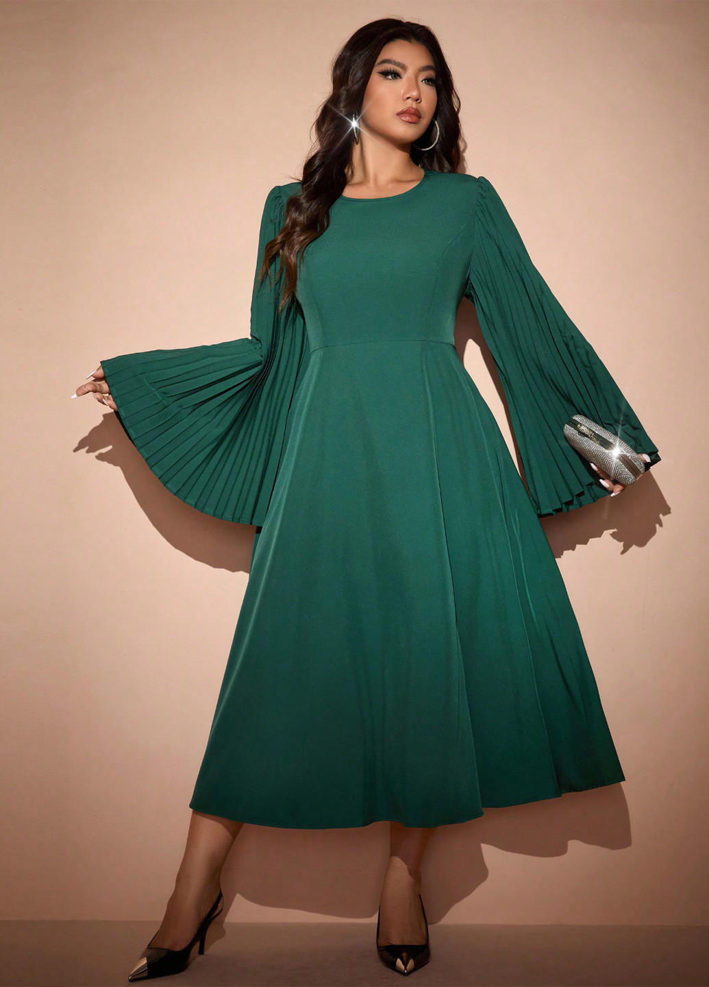 Темно-зеленое коктейльное, вечернее платье с открытой спиной SHEIN однотонное