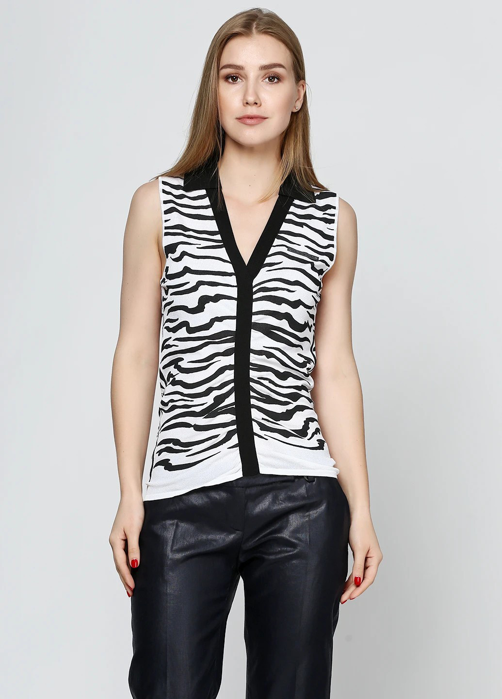 Чёрно-белую блуза John Richmond