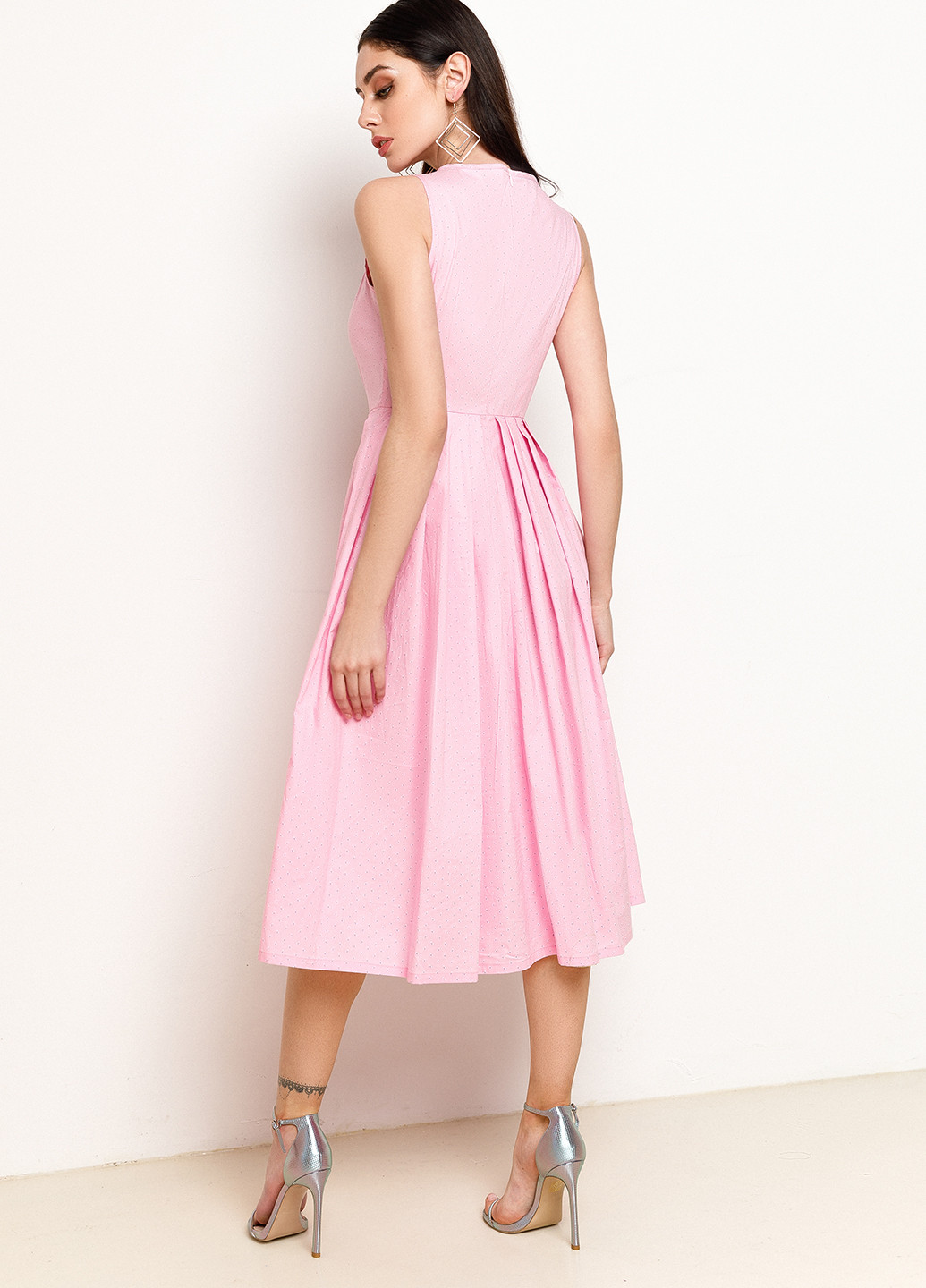 Светло-розовое кэжуал платье колокол VONAVIN однотонное