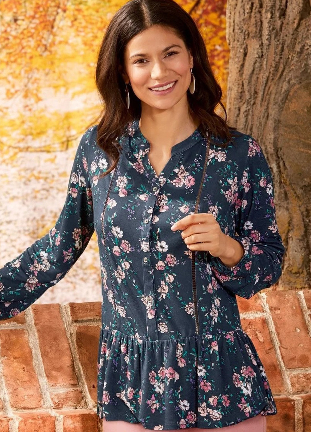 Тёмно-синяя блуза с баской Esmara