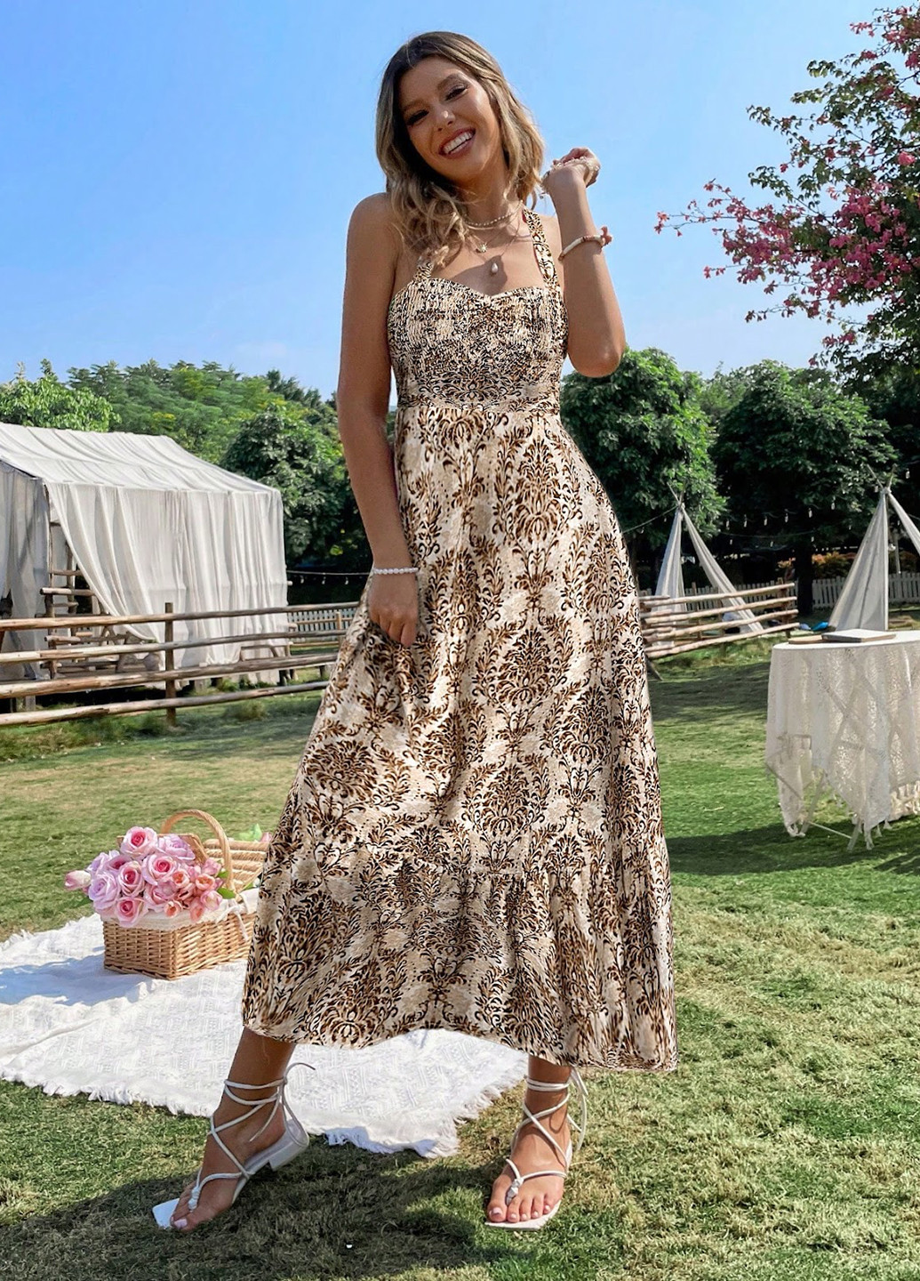 Світло-коричнева кежуал сукня кльош, з відкритою спиною SHEIN з орнаментом