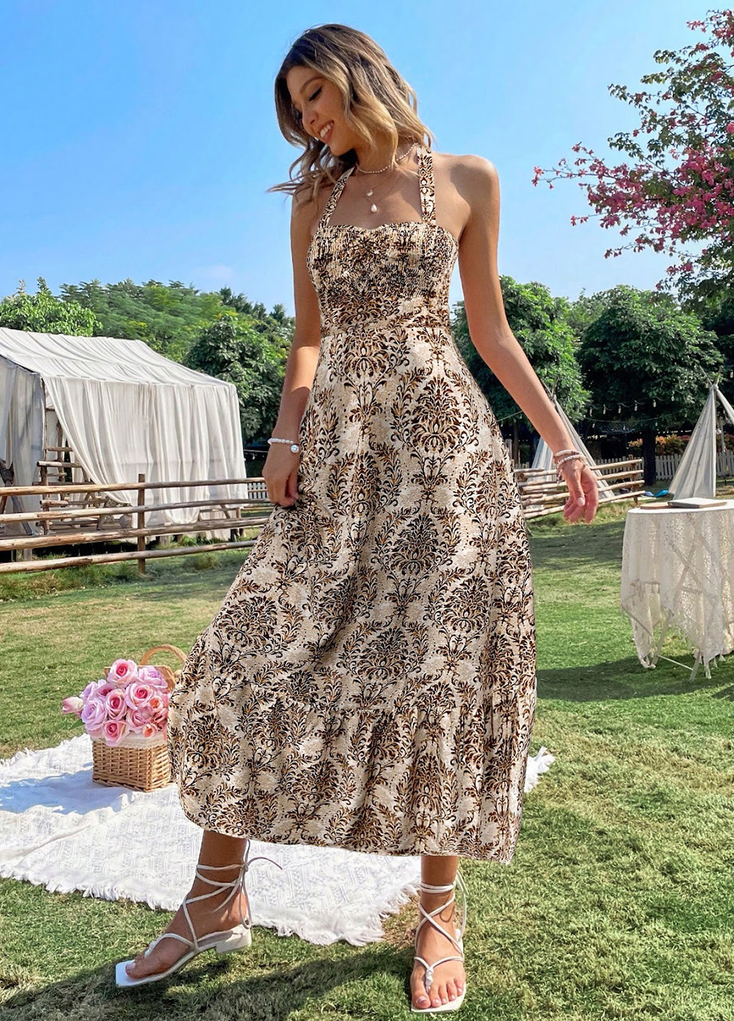 Світло-коричнева кежуал сукня кльош, з відкритою спиною SHEIN з орнаментом