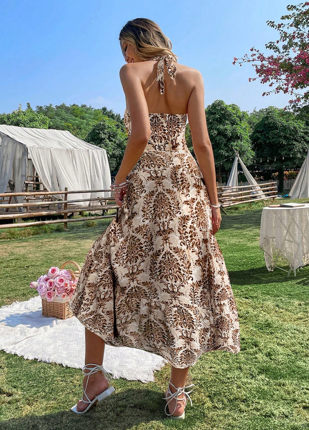 Світло-коричнева кежуал сукня кльош, з відкритою спиною SHEIN з орнаментом