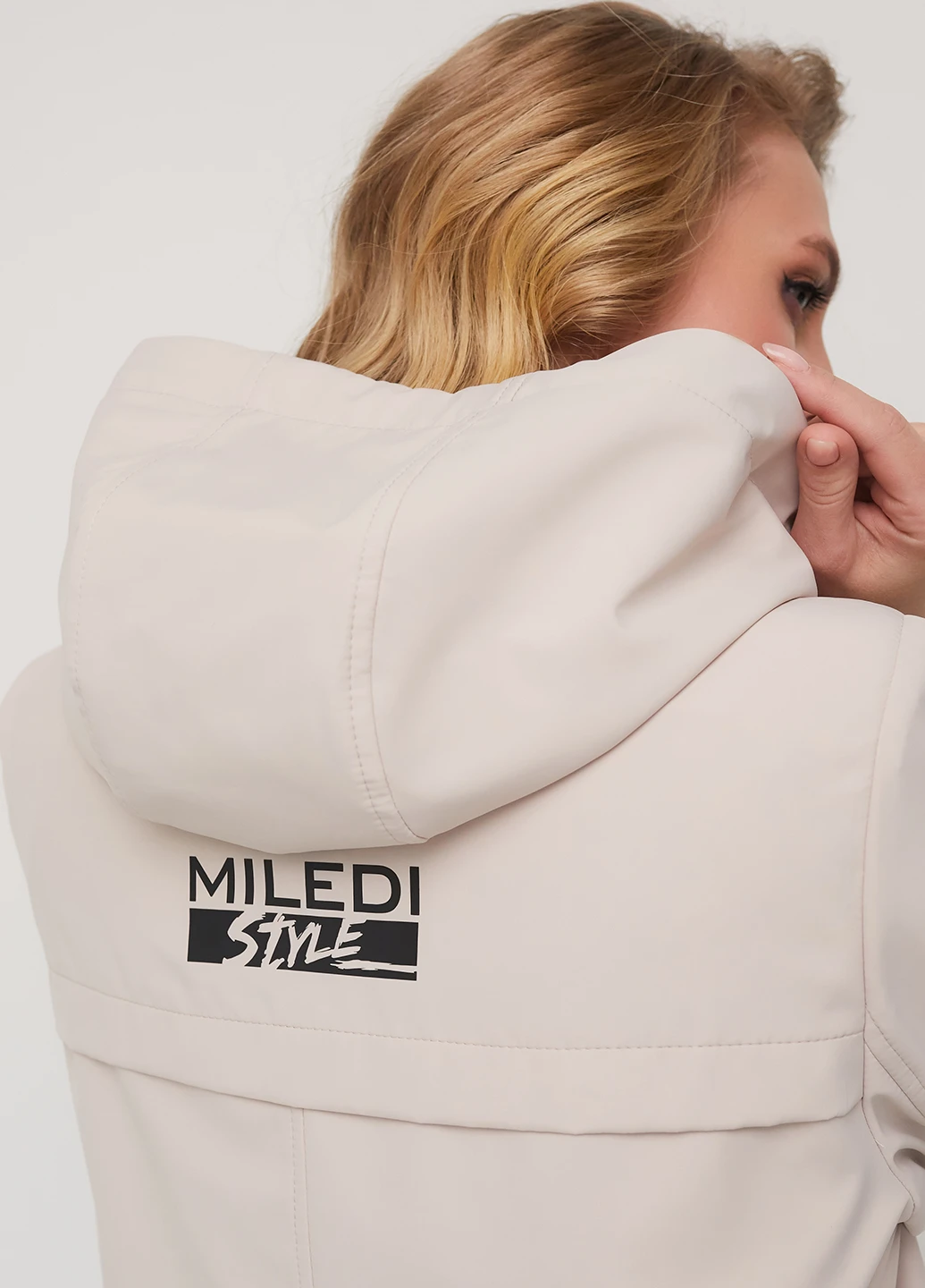Світло-бежева демісезонна куртка Miledi