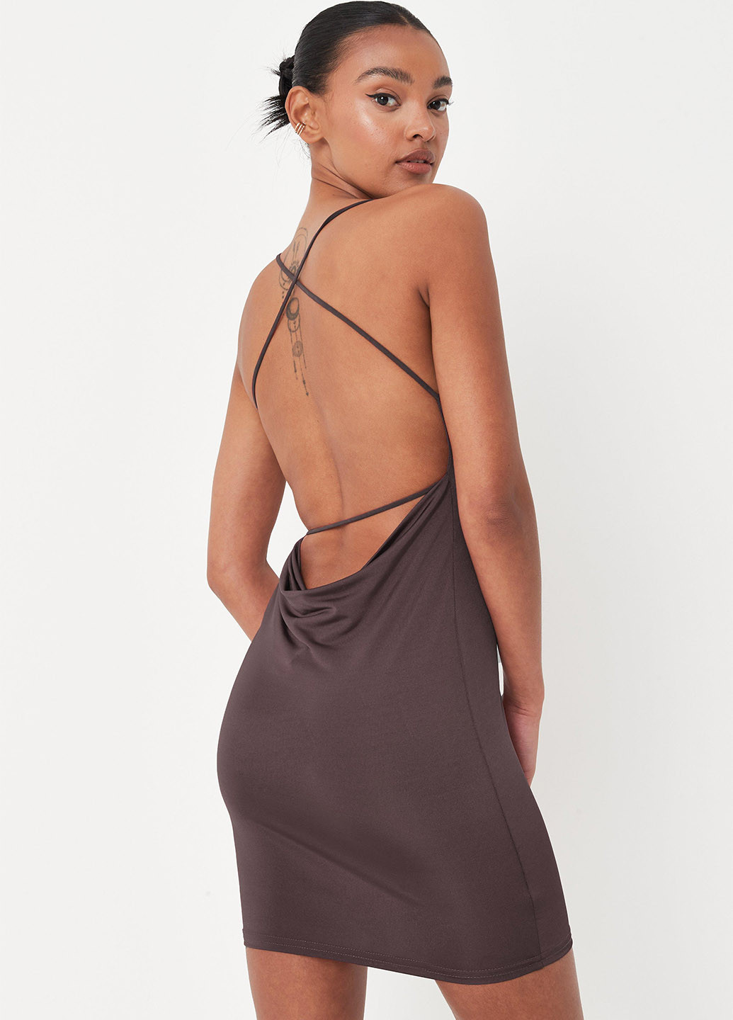 Темно-коричнева коктейльна сукня з відкритою спиною Missguided однотонна