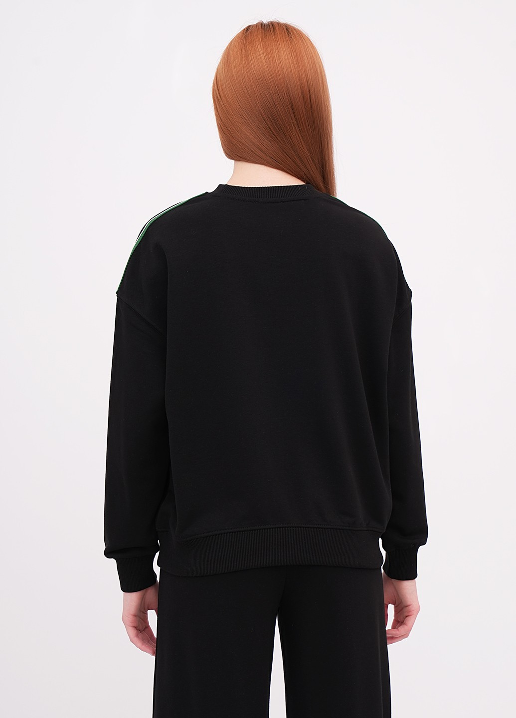 Черный свитшот EQUILIBRI однотонный лампасы, вышивка (355383112)