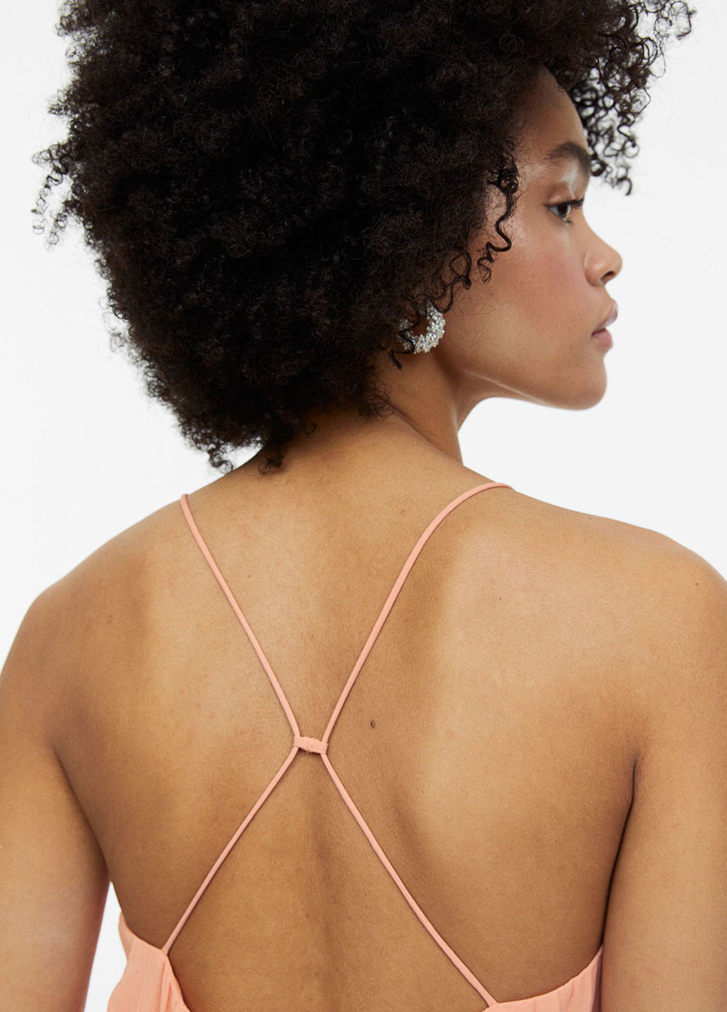 Персиковое коктейльное платье плиссированное, с открытой спиной H&M однотонное