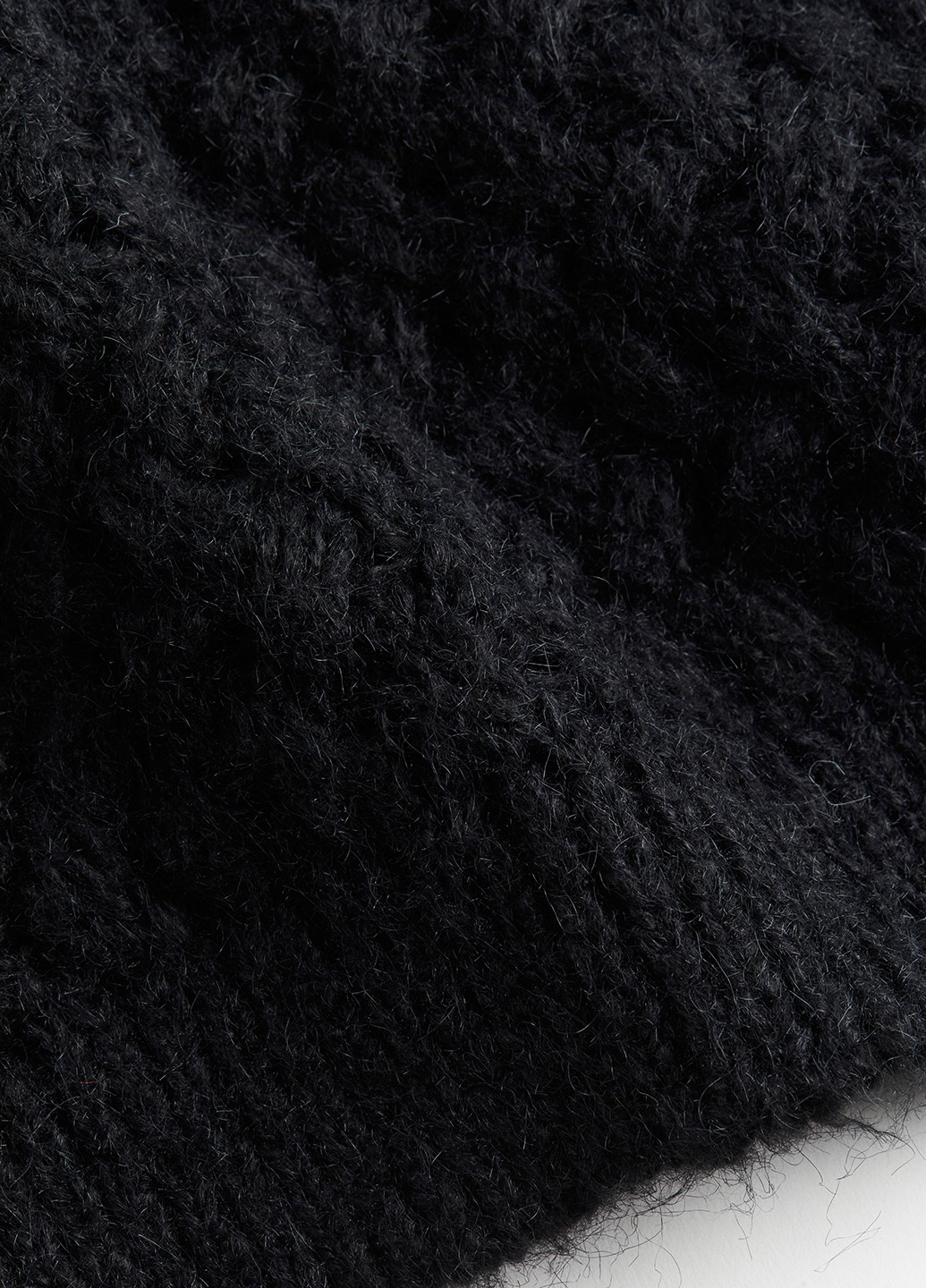 Чорний зимовий светр H&M