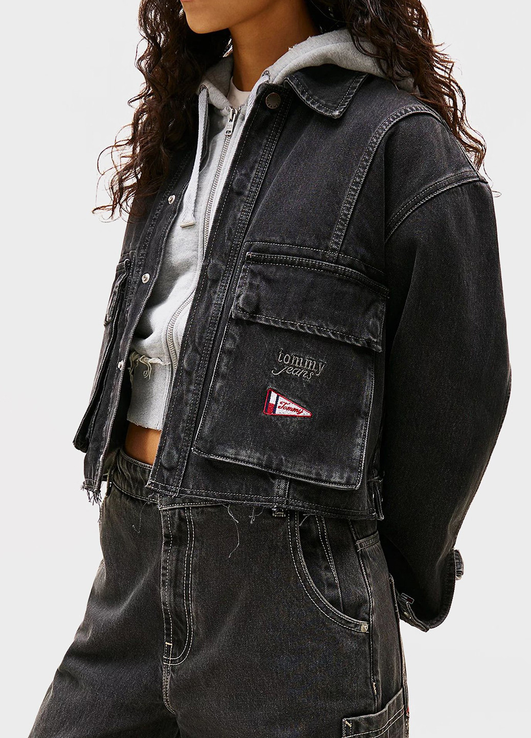 Темно-серая демисезонная куртка Tommy Jeans