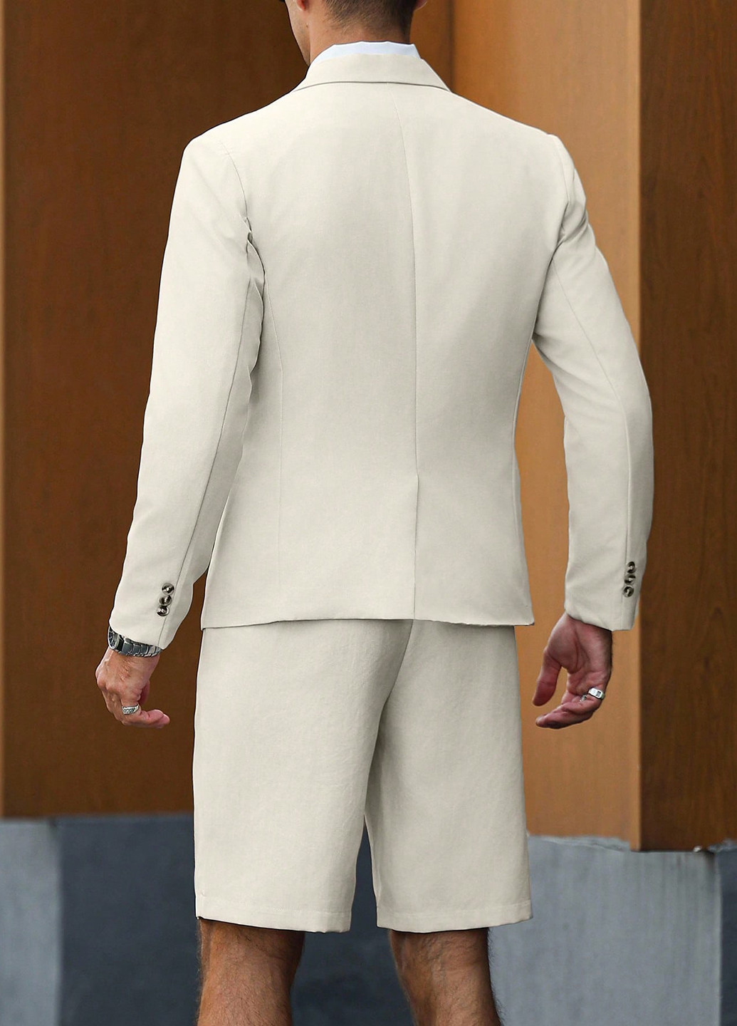 Світло-бежевий демісезонний костюм (піджак, шорти) з шортами SHEIN