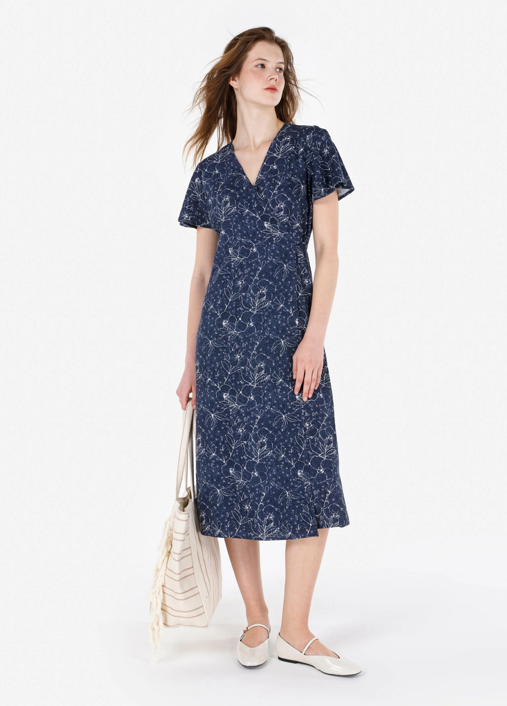 Темно-синее кэжуал платье на запах Colin's с цветочным принтом