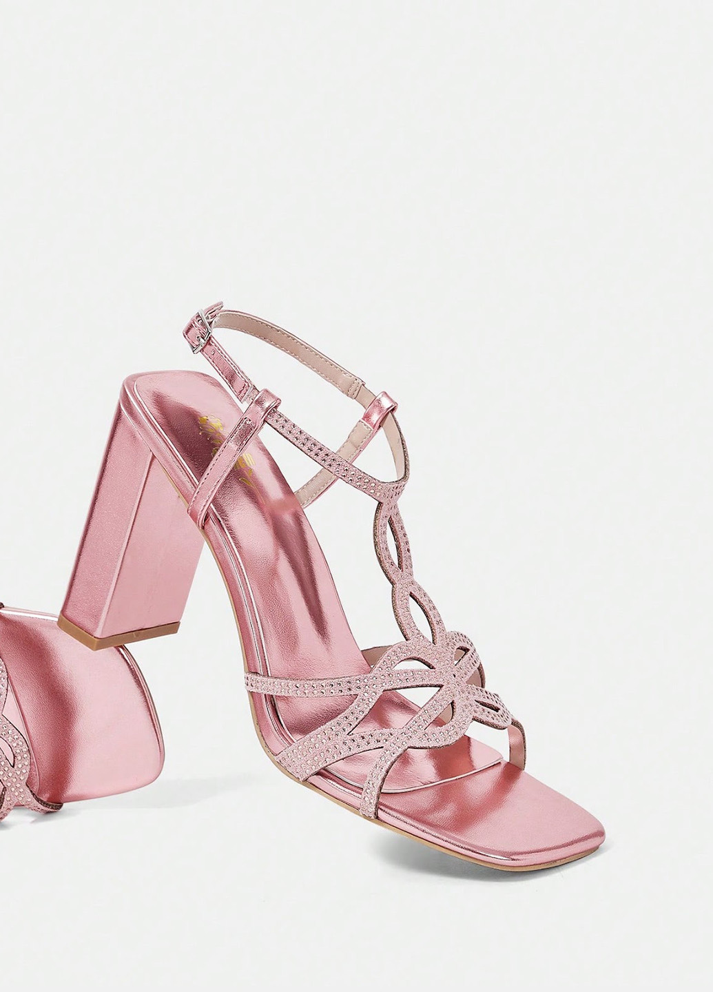 Светло-розовые босоножки SHEIN с ремешком со стразами
