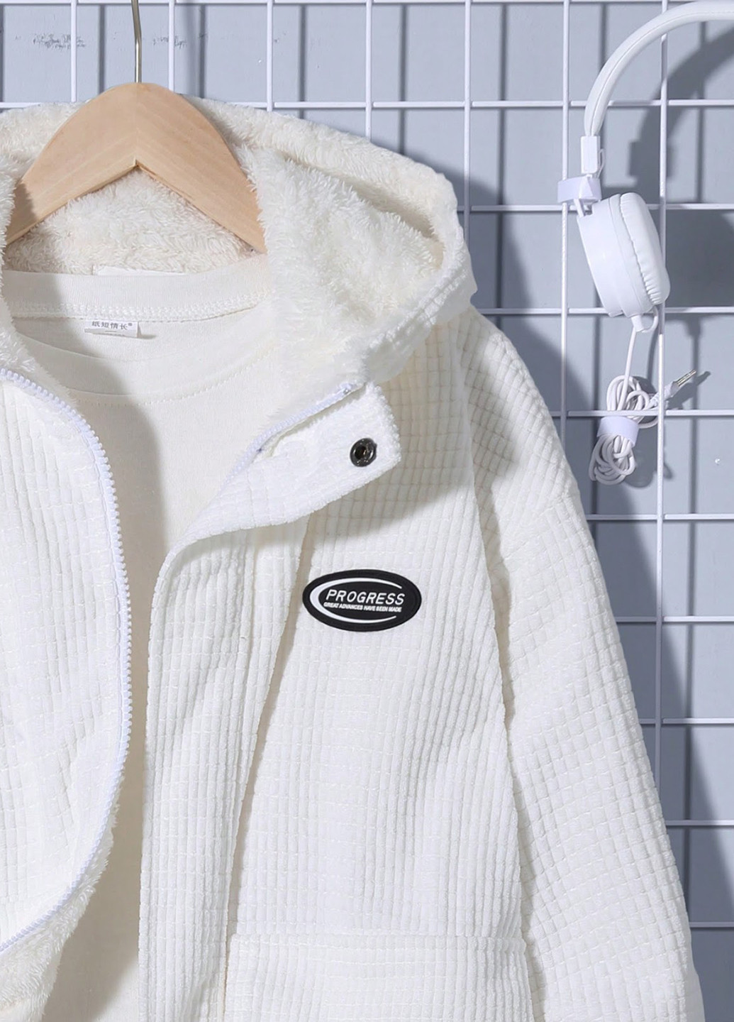 Біла демісезонна куртка SHEIN