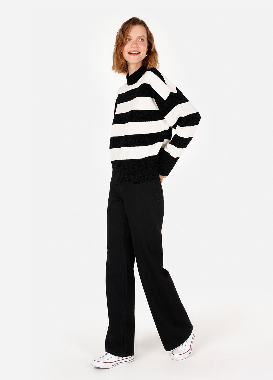 Черно-белый демисезонный свитер Colin's